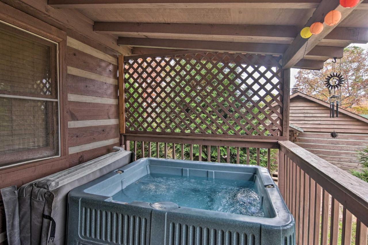 Cozy Cabin With Hot Tub And Smoky Mountain Views! Villa Bryson City Exteriör bild